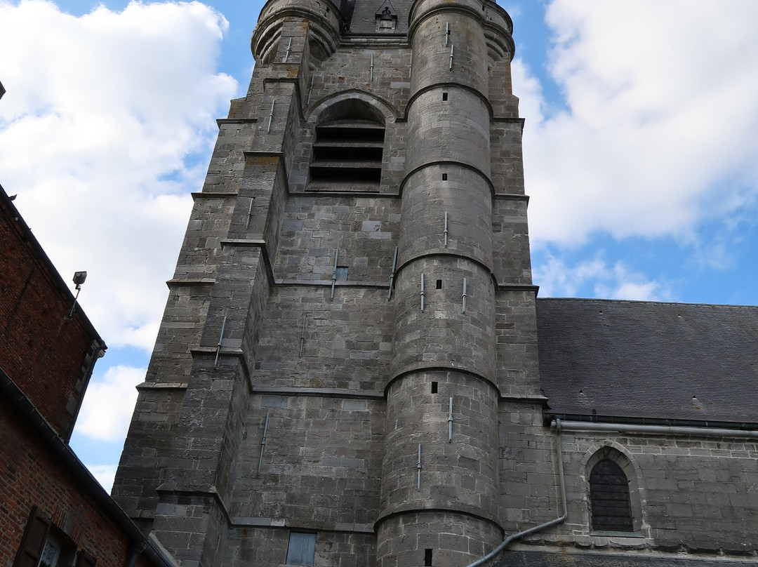 Église St Pierre-Solre-le-Chateau必去景点