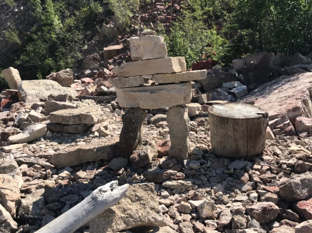 2 Seasons Adventures-Hay River必去景点