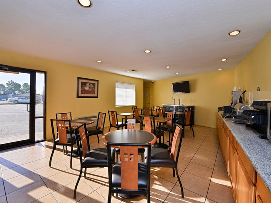 Americas Best Value Inn Center主图