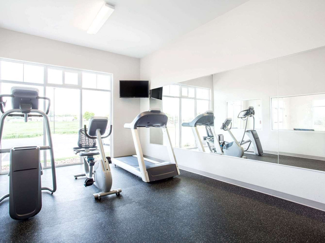 Microtel by Wyndham Vernal / Naples主图