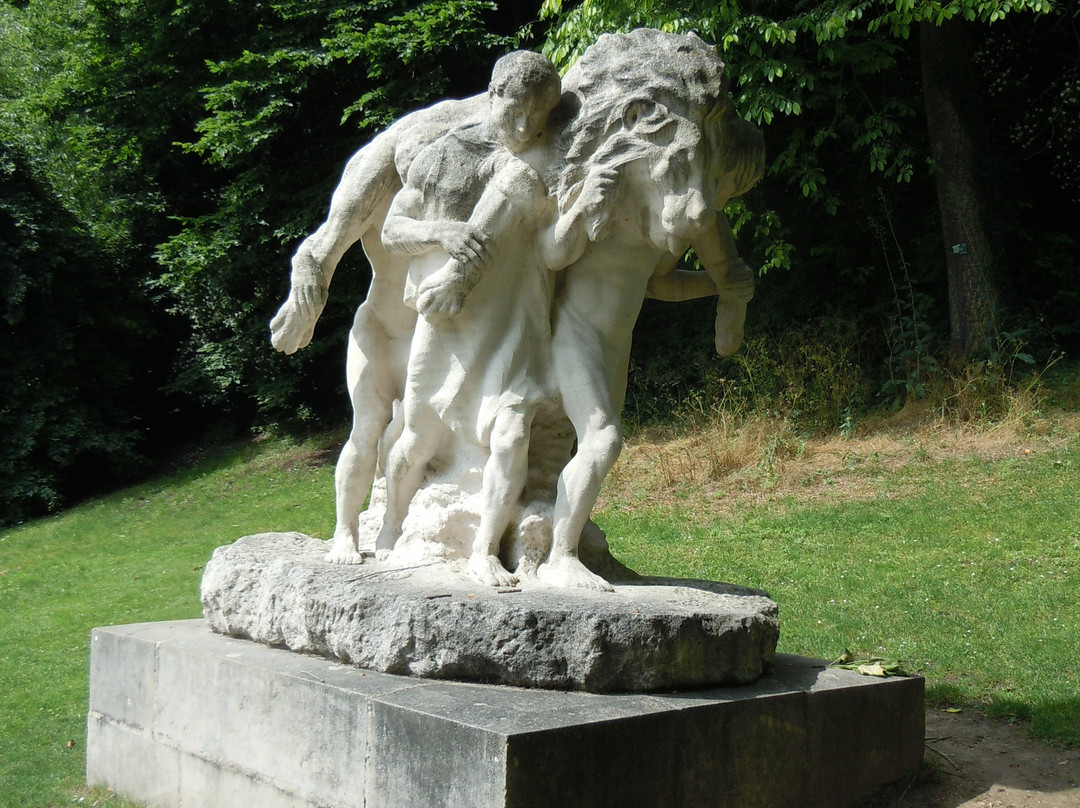 Statue La Mort du Lion景点图片