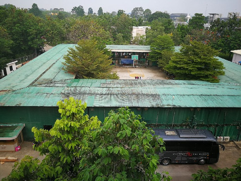 假日皇宫酒店主图