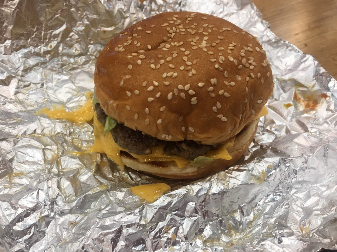 Al Daayen餐馆和美食-Five Guys
