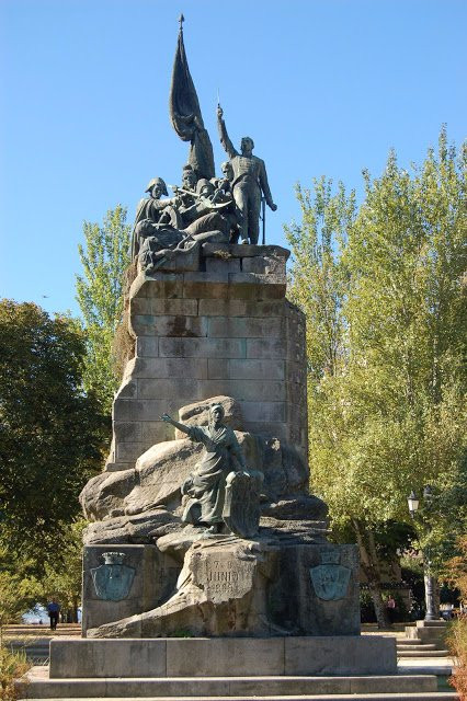 Monumento a los Heroes de Puente Sampayo-邦特韦德拉必去景点
