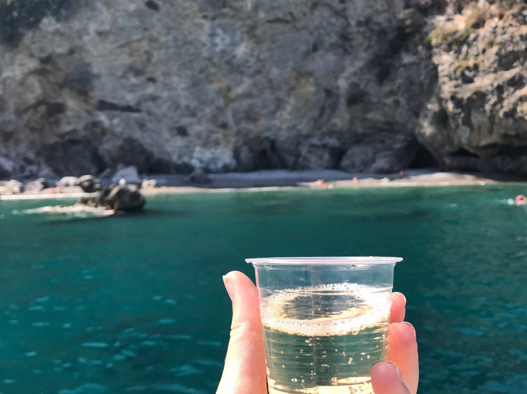 La Bou Charter-普莱亚诺必去景点