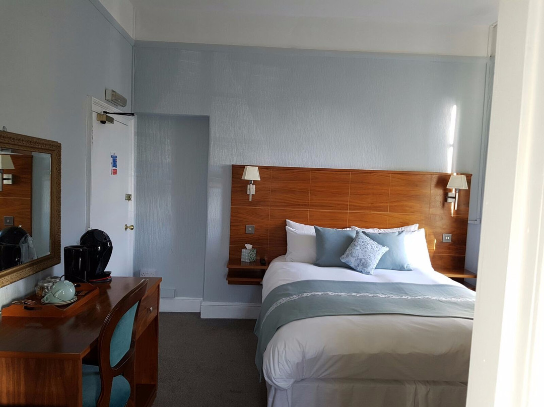 The Greyhound Hotel主图