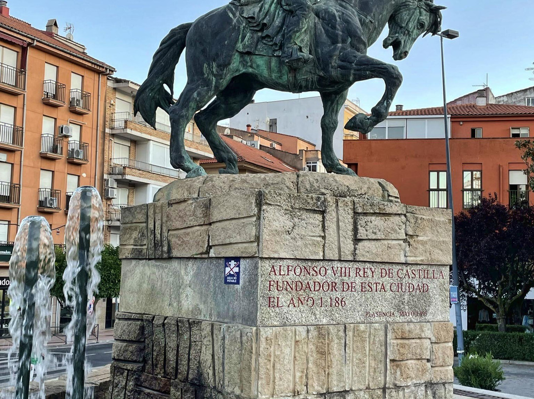 Escultura De Alfonso Viii