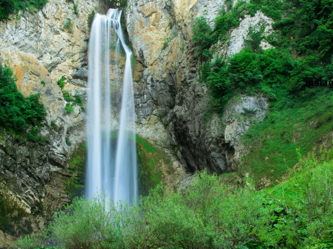 Bliha Waterfall景点图片