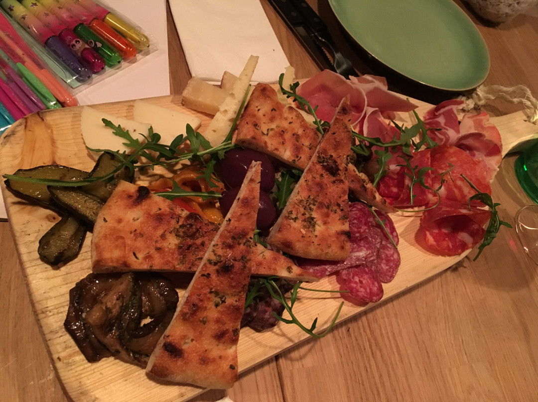 Gusto world of pizza