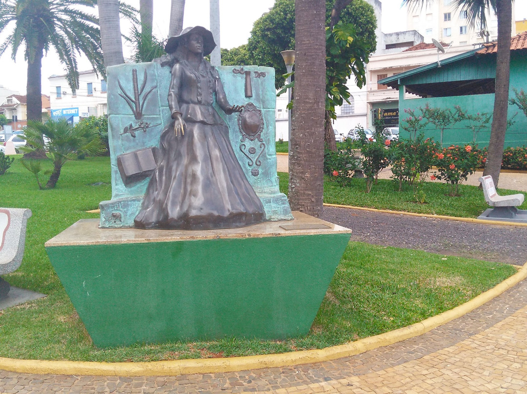 Praca Coronel Piza-Lins必去景点