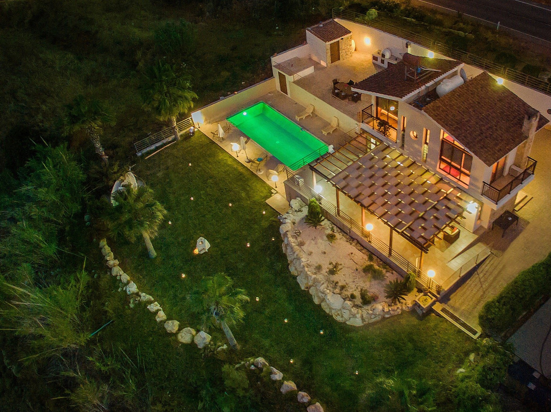 Tpoulorotsos Beach-Pomos必去景点