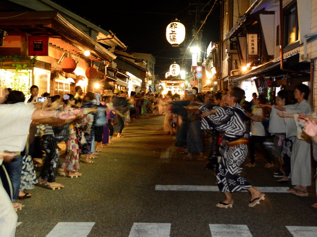 Tetsuya Odori (Gujo Odori)-郡上市必去景点