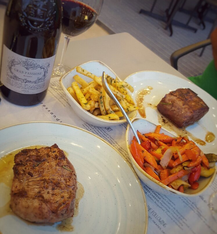 Naxxar餐馆和美食-Brass & Knuckle