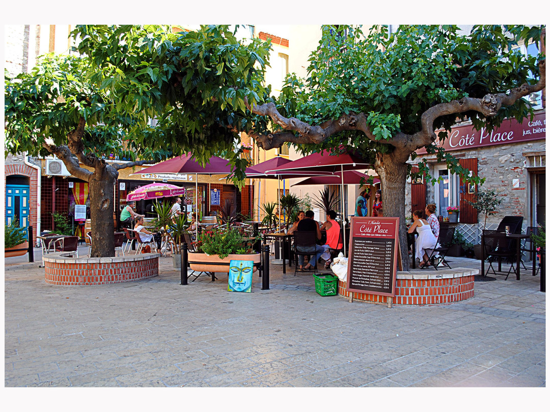 Le Côté Place