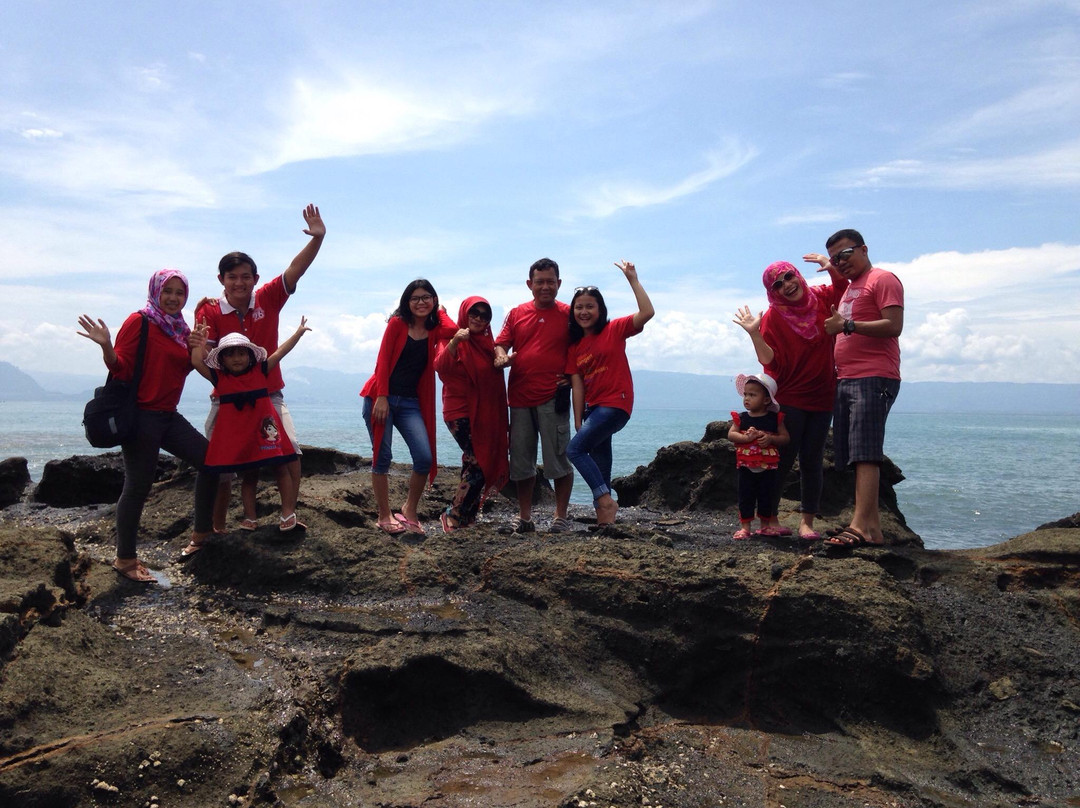 Karang Hawu Beach景点图片