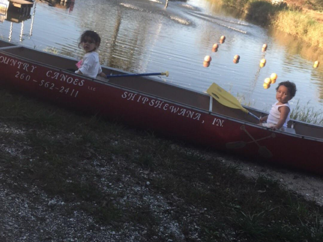 T & L Country Canoes景点图片