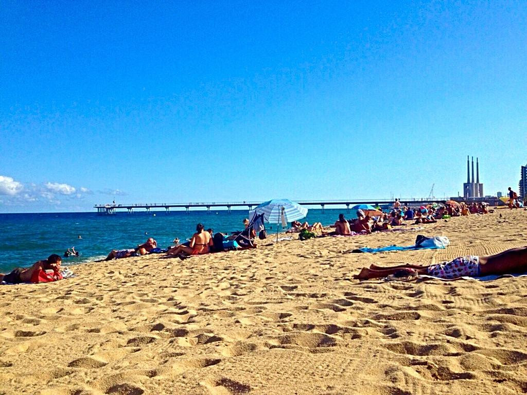 Badalona Beach景点图片