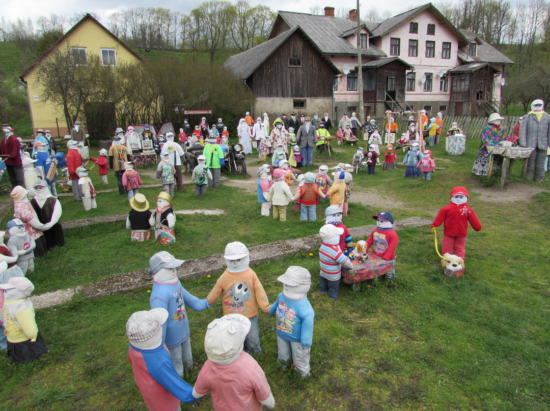 Talsi旅游景点-Garden of Dolls