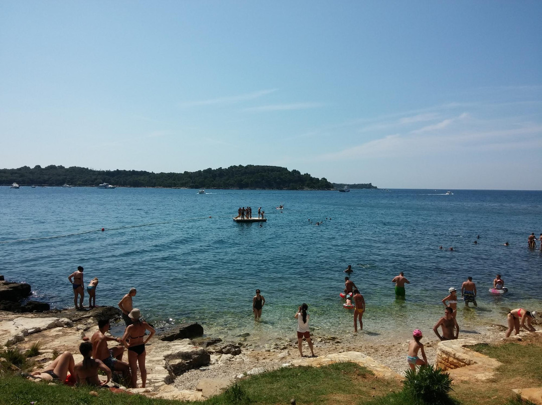 罗维尼旅游景点-Spiaggia Isola rossa, Rovigno