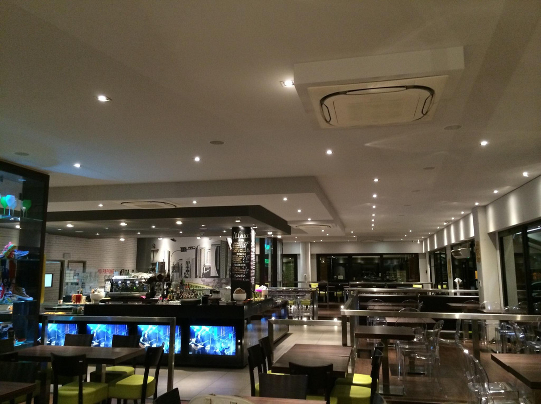The Square - American Grill Lounge Bar
