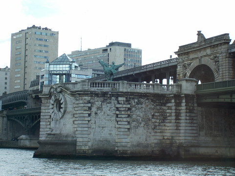 Bateaux Parisiens 游船-巴黎必去景点