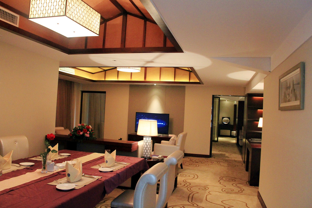 武当山众晶太极湖国际酒店主图