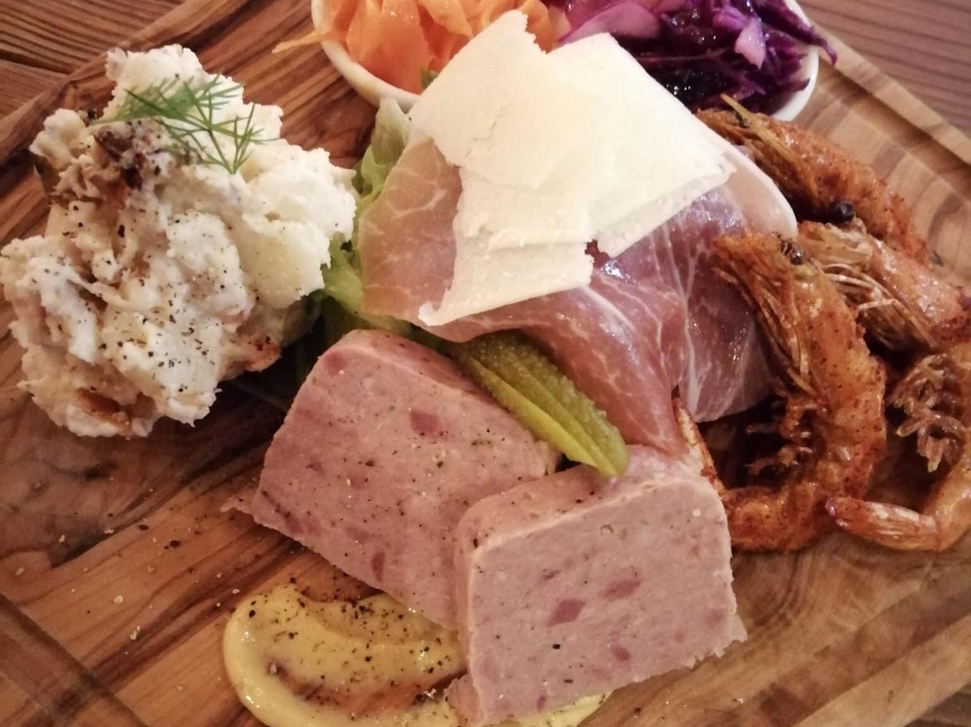 CAFE＋DINING BAR MELLOWS