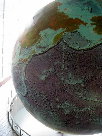 Eartha, the World's Largest Revolving and Rotating Globe-Yarmouth必去景点