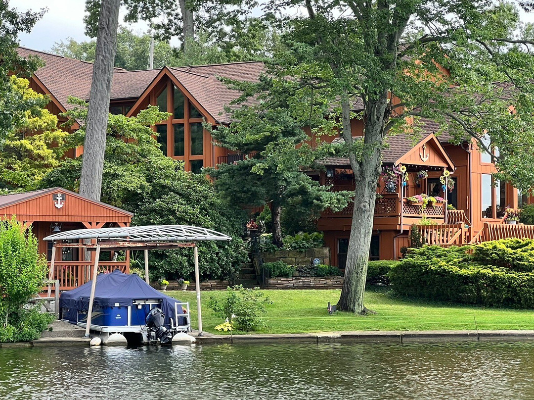 Portage Lakes Cruises景点图片
