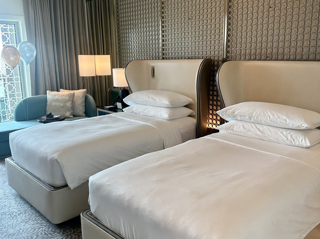 八星皇宫酒店主图