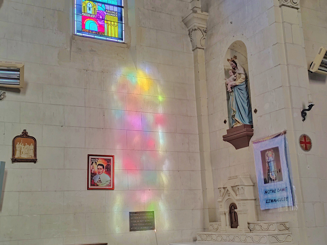 Eglise Notre-Dame-Immaculée à Port-de-Piles-沙泰勒罗必去景点