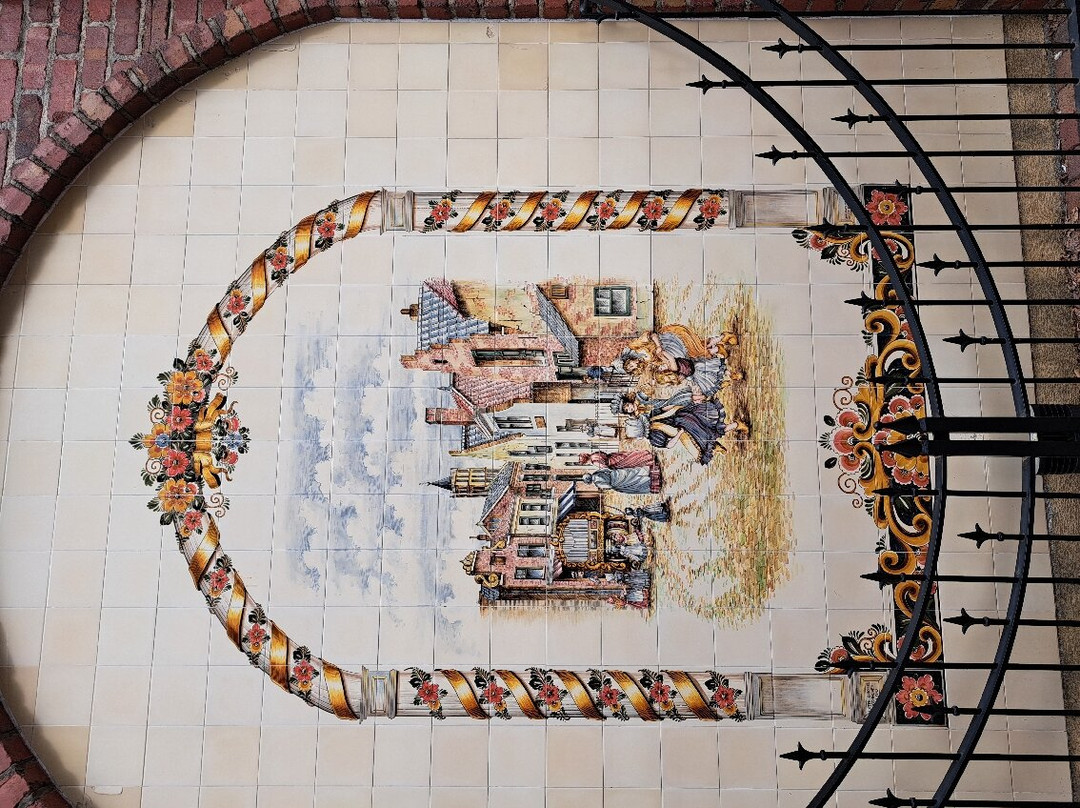 Molengracht Plaza and Canal-Pella必去景点