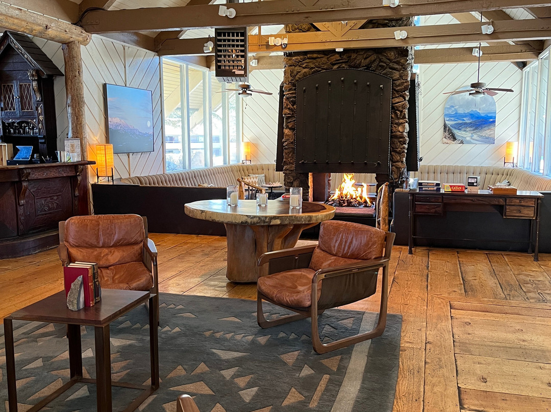 内华达山脉度假水疗酒店主图