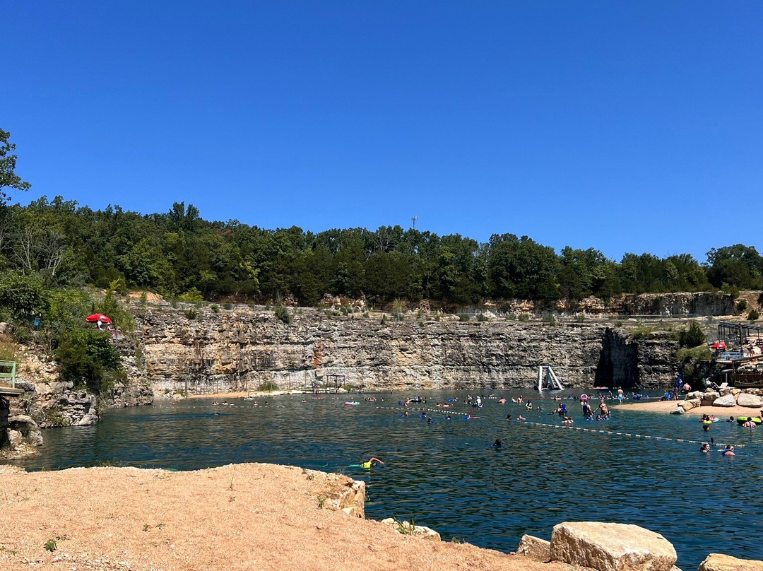 The Fugitive Beach-罗拉必去景点