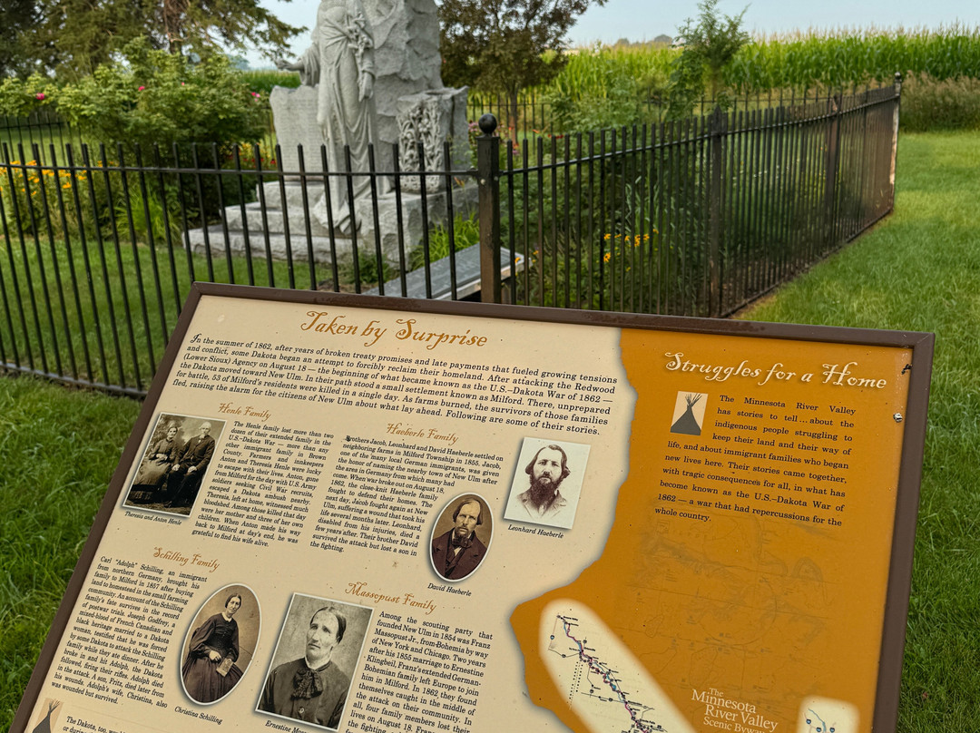 Milford Monument-New Ulm必去景点