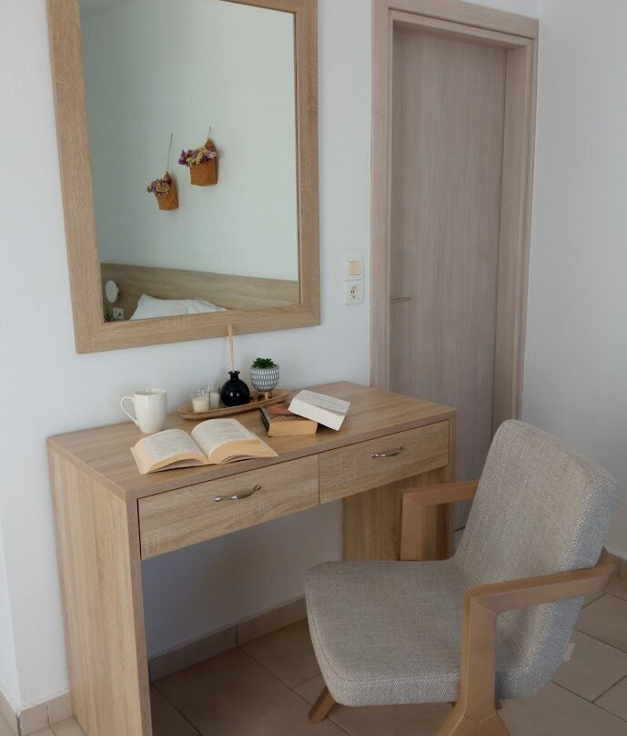 Socrates Apartments主图