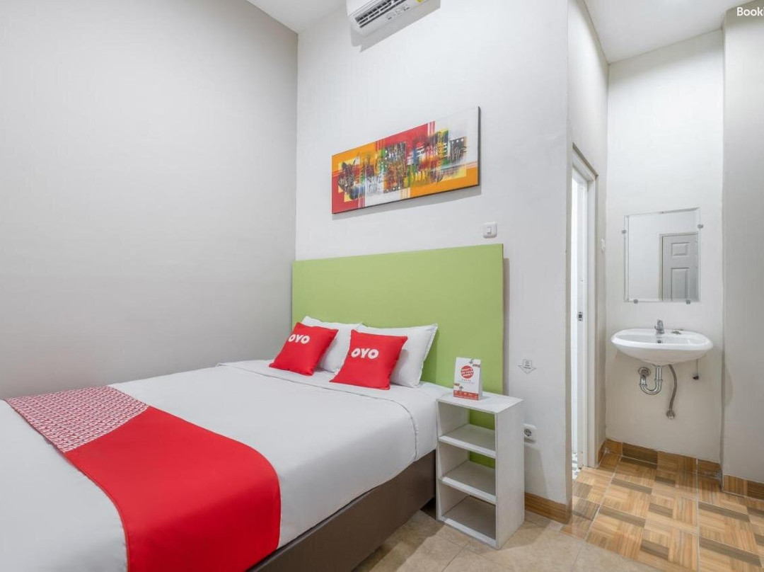 Super OYO Paris Guesthouse