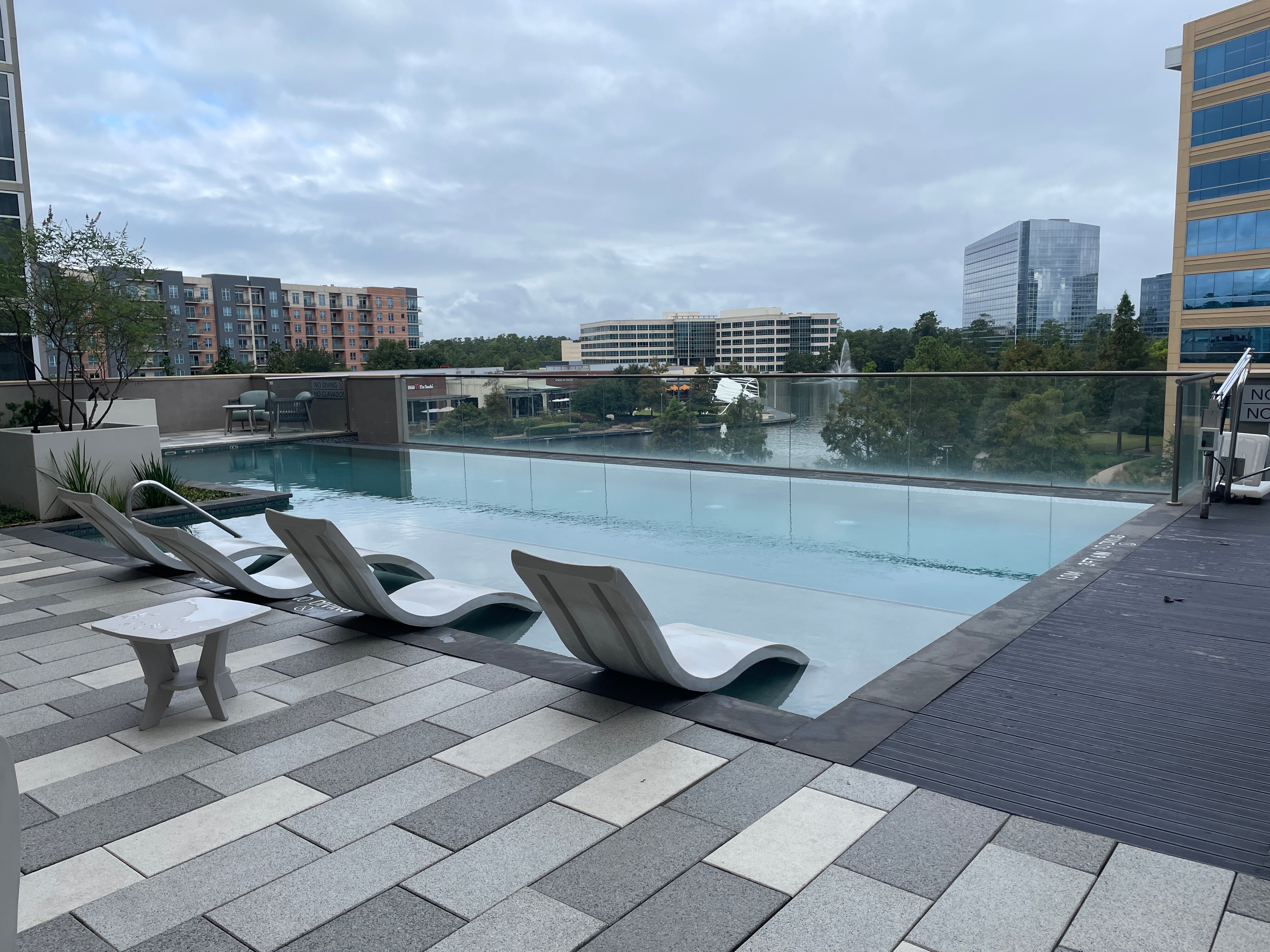 Embassy Suites by Hilton The Woodlands® at Hughes Landing-浴室