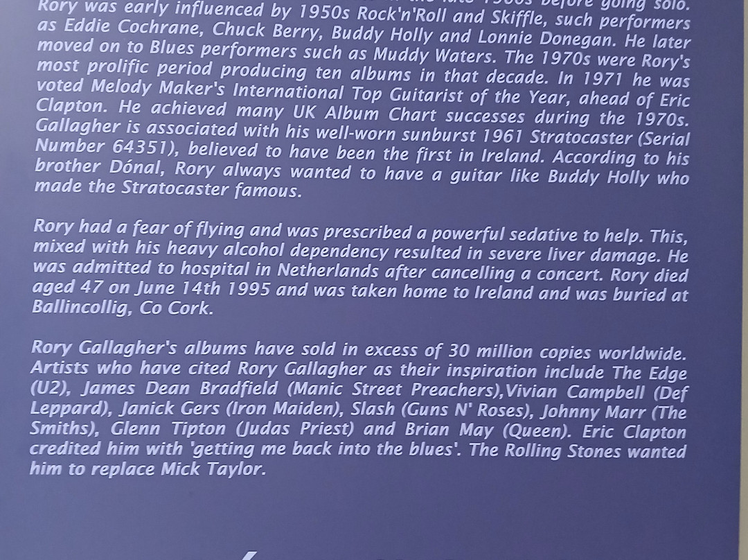 Rory Gallagher Statue-Ballyshannon必去景点
