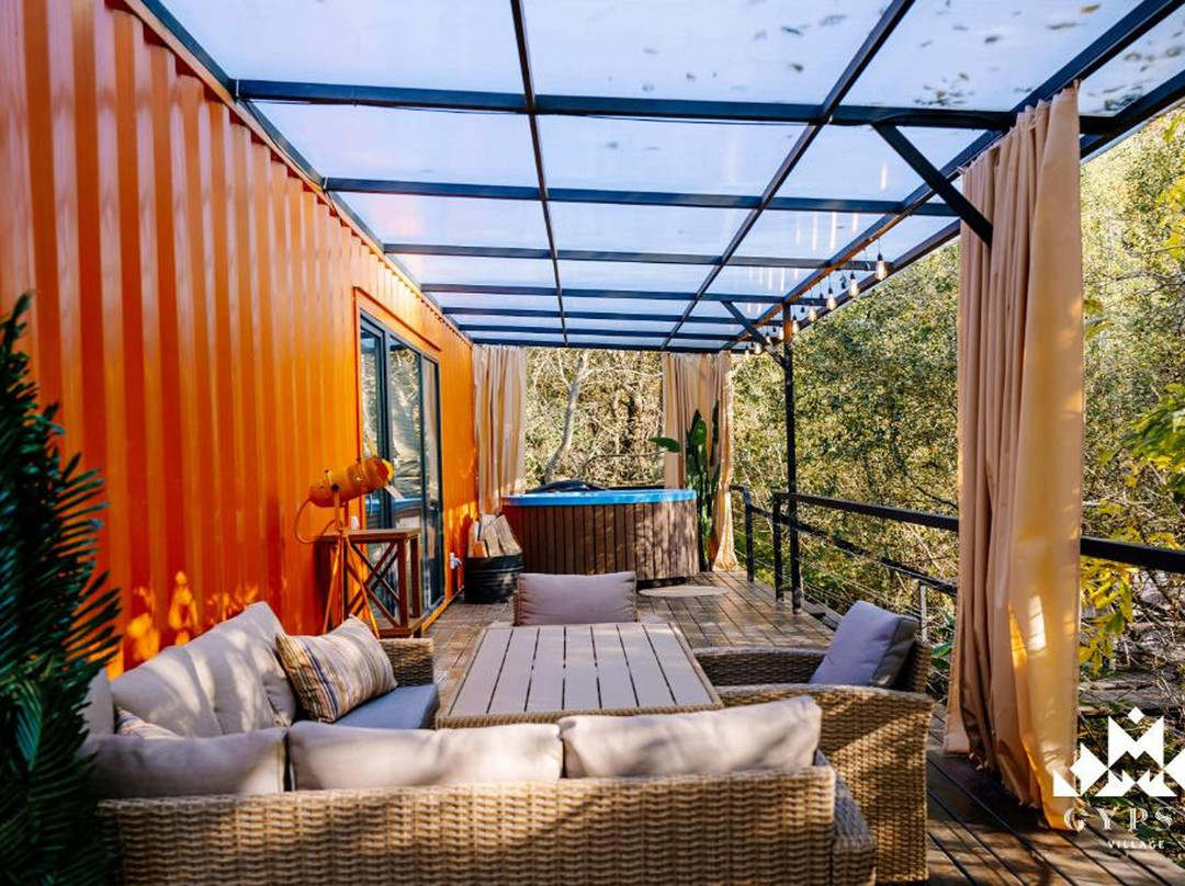 Gipsy Village Park Hotel