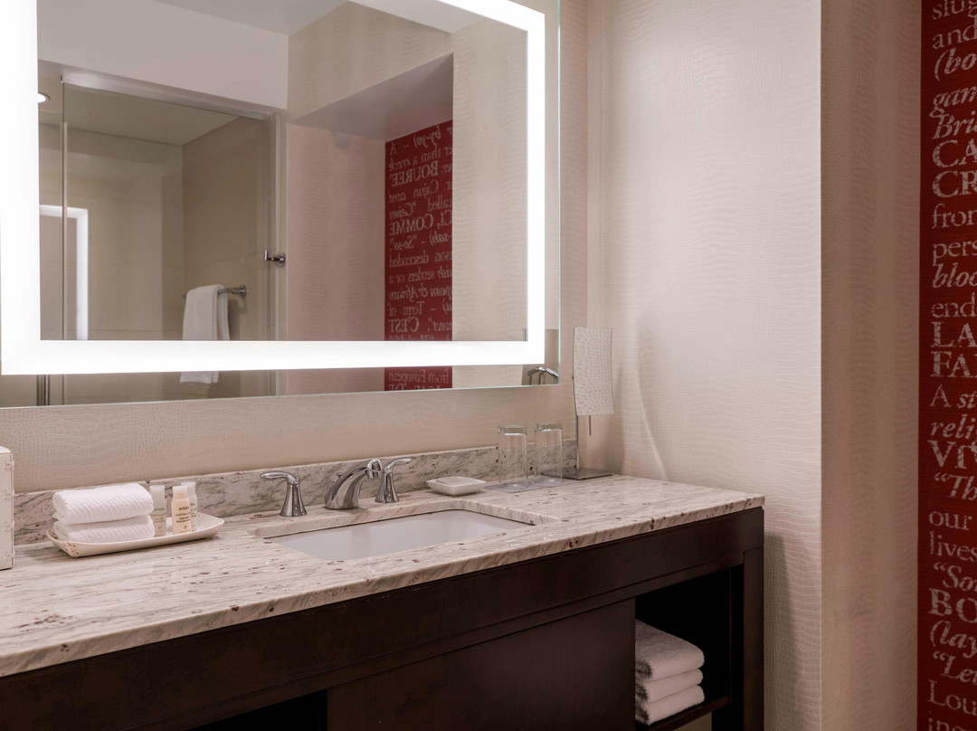 巴顿鲁日万丽酒店主图