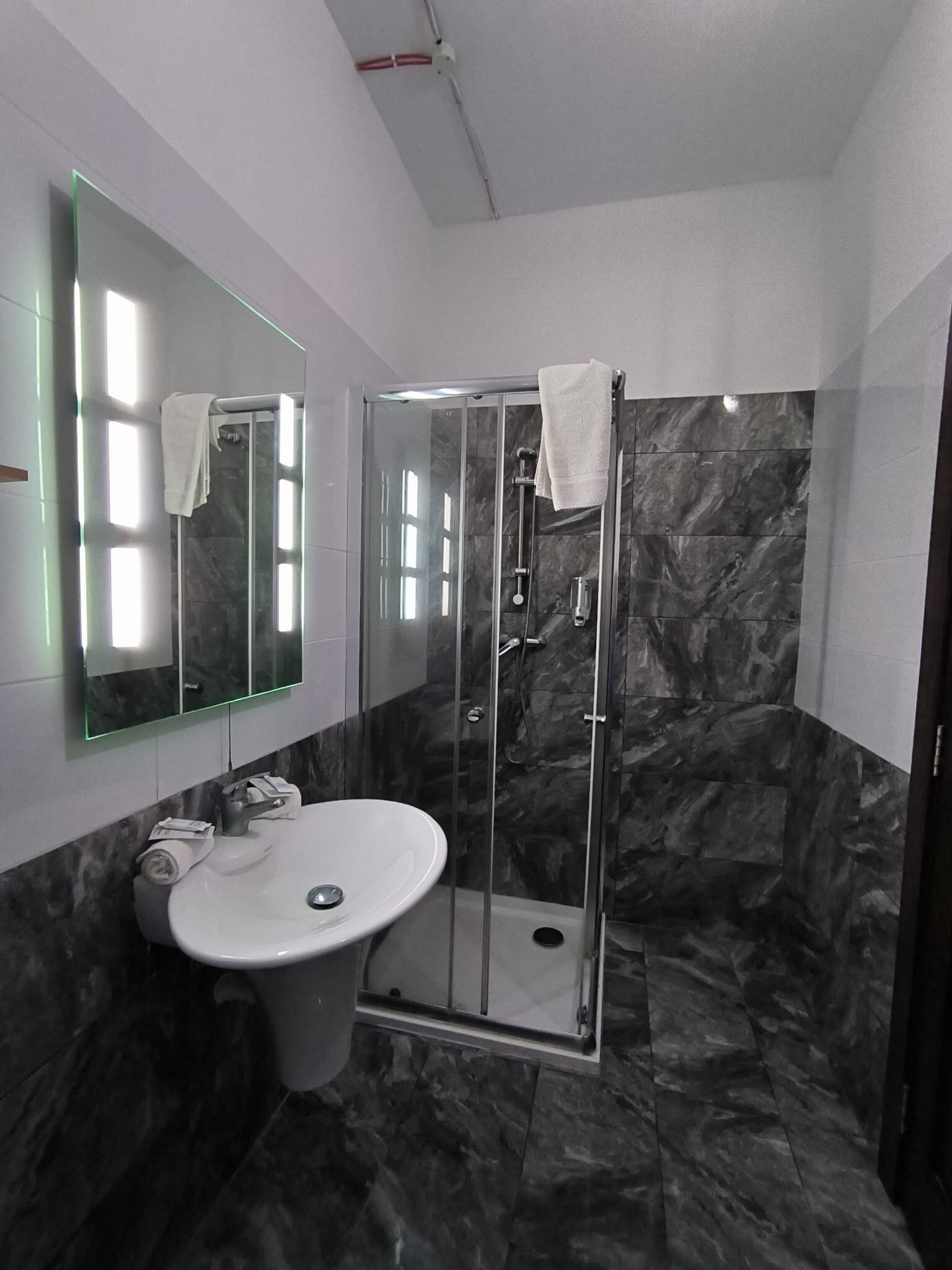 Tarona Guesthouse-浴室