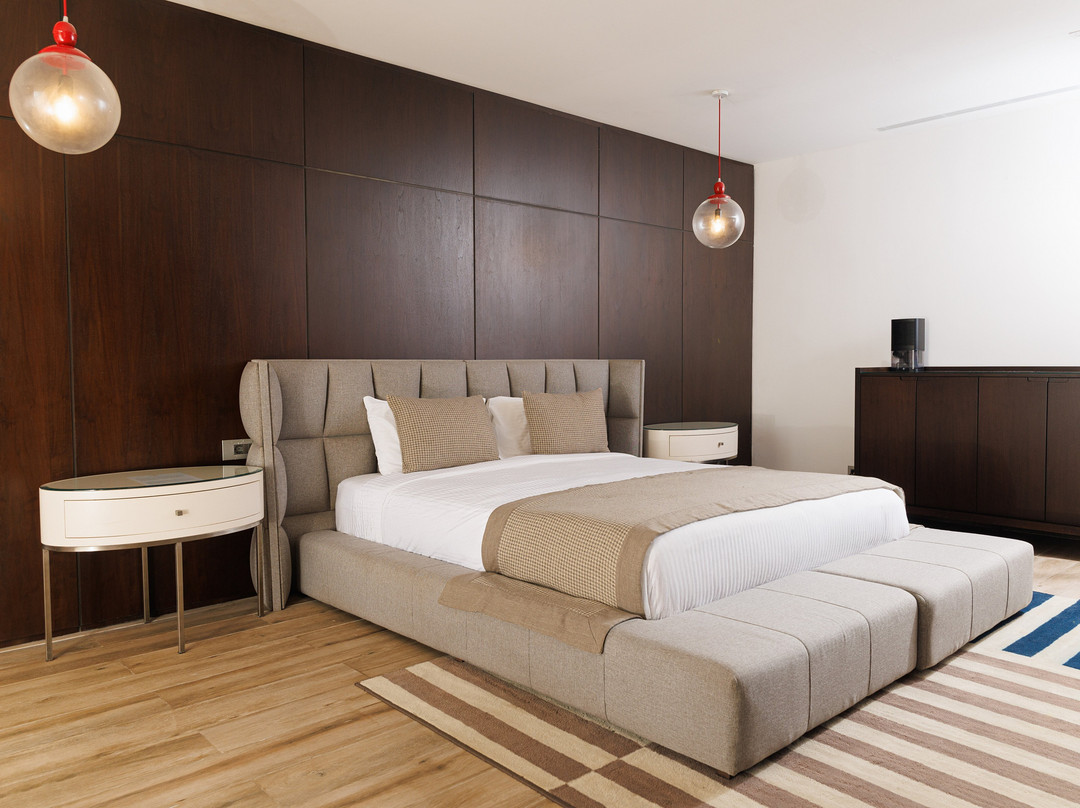 Riviera Royal Hotel主图