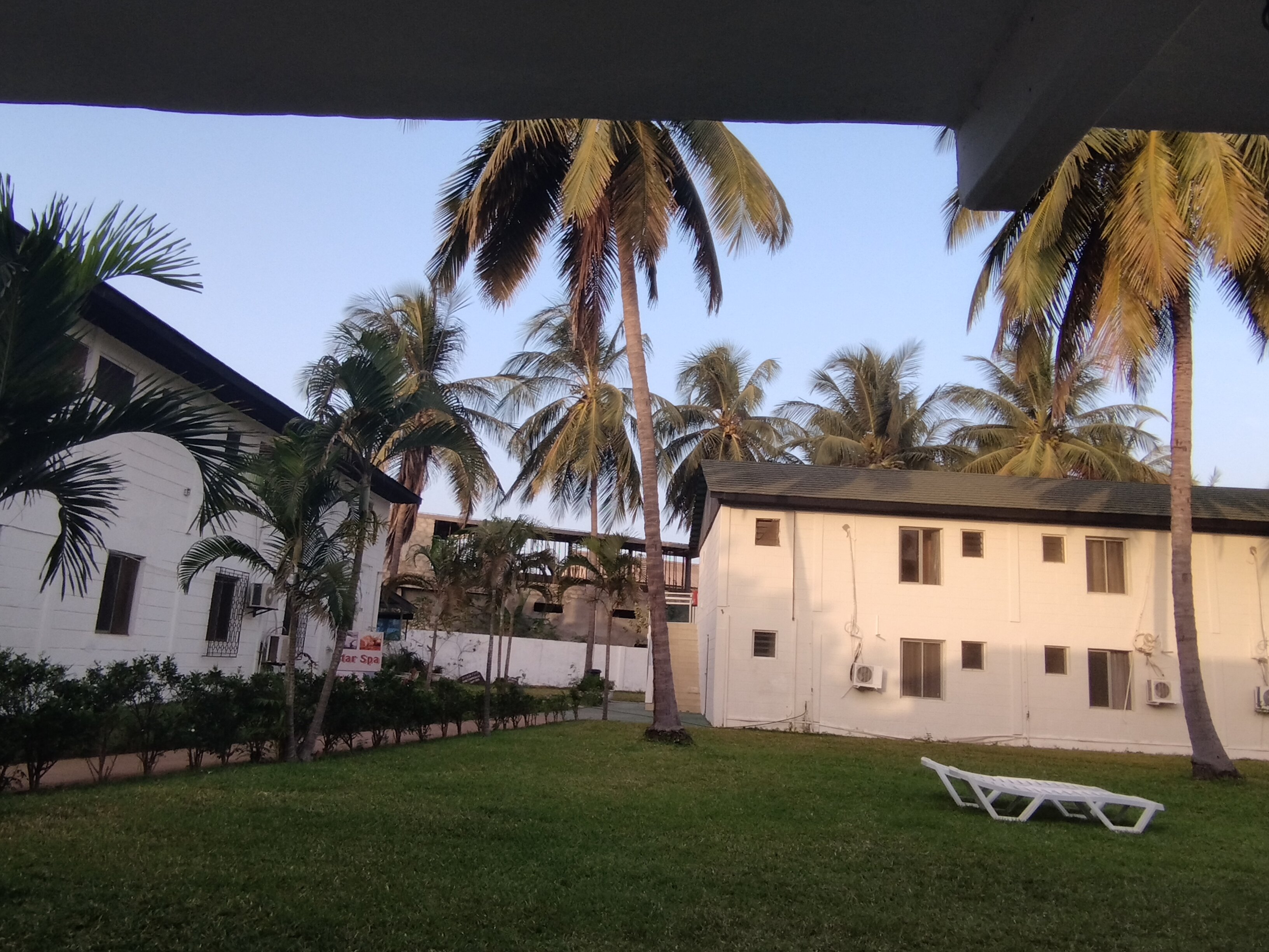 Bungalow Beach Hotel-官方