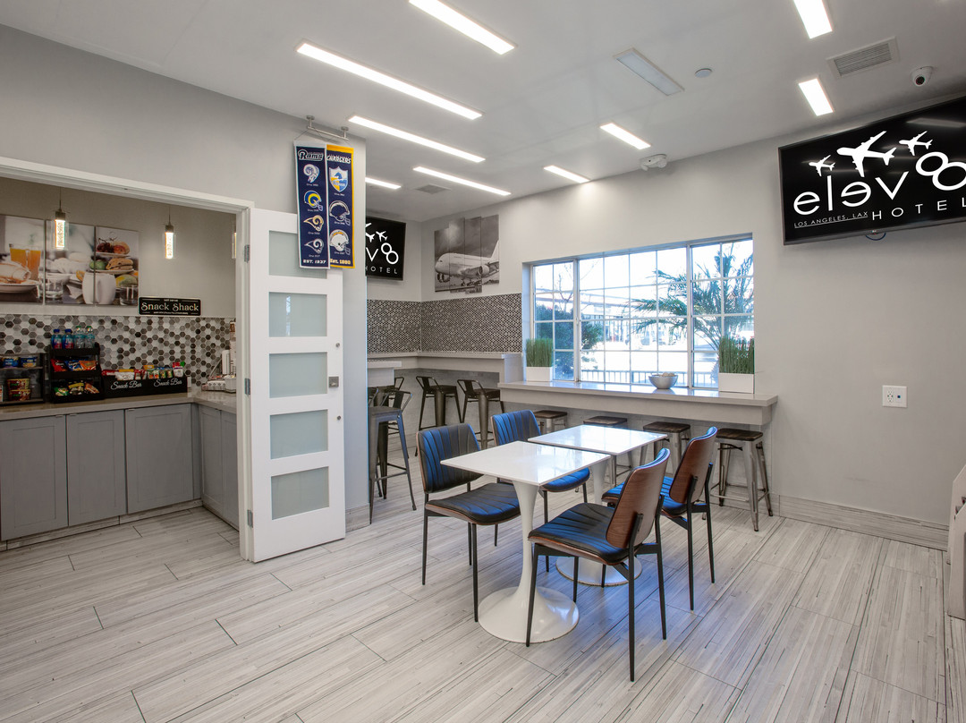 英格伍德速8酒店主图