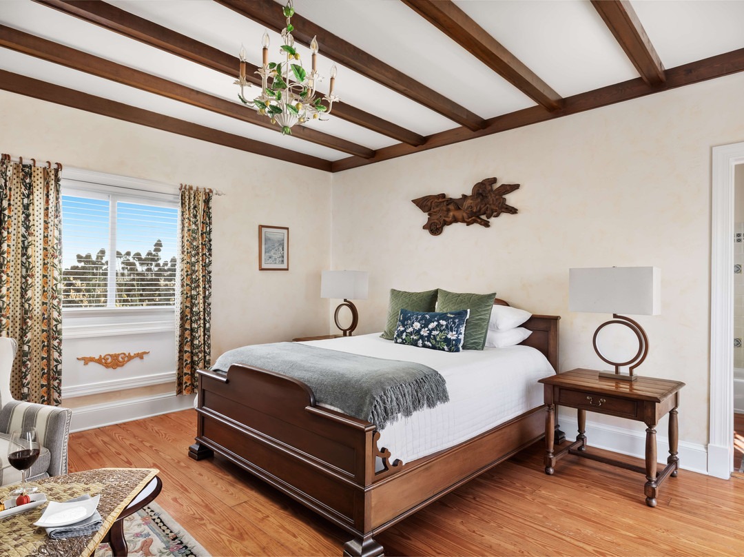 L'auberge Provencale Inn & Restaurant主图