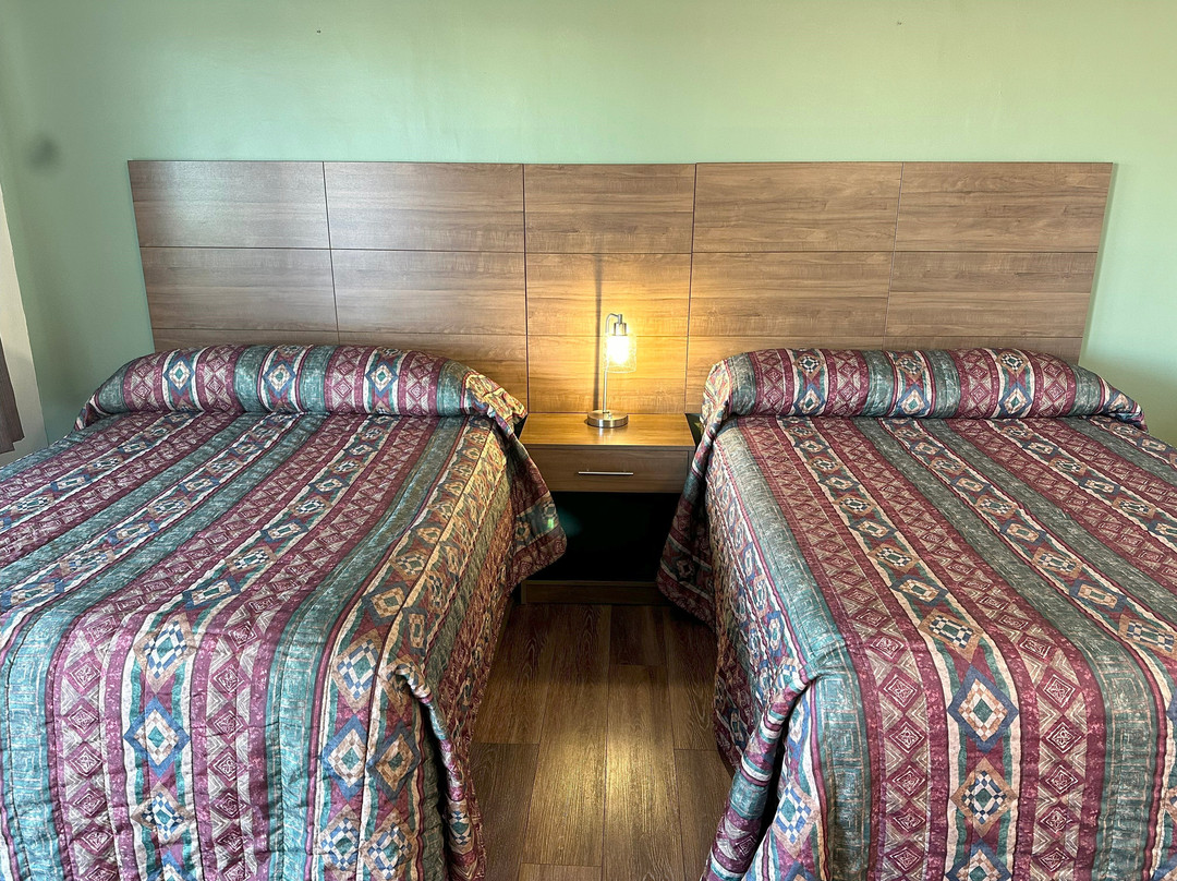 Captain John's Motel主图