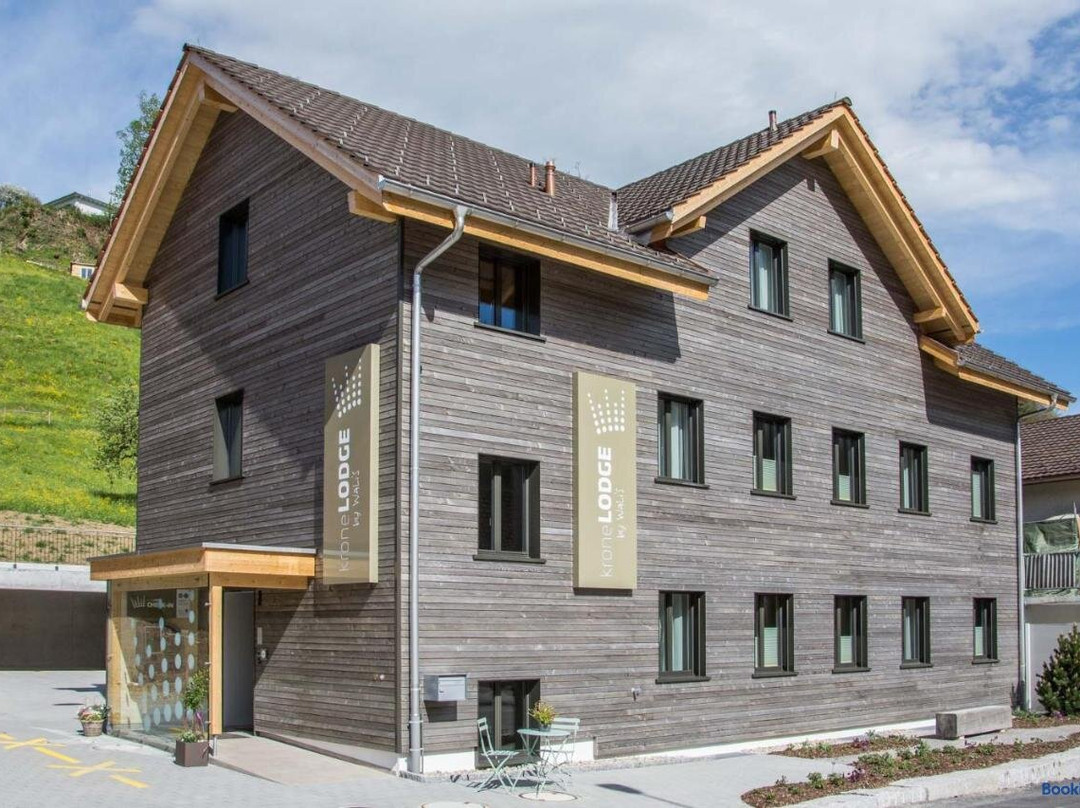 克罗尼山居