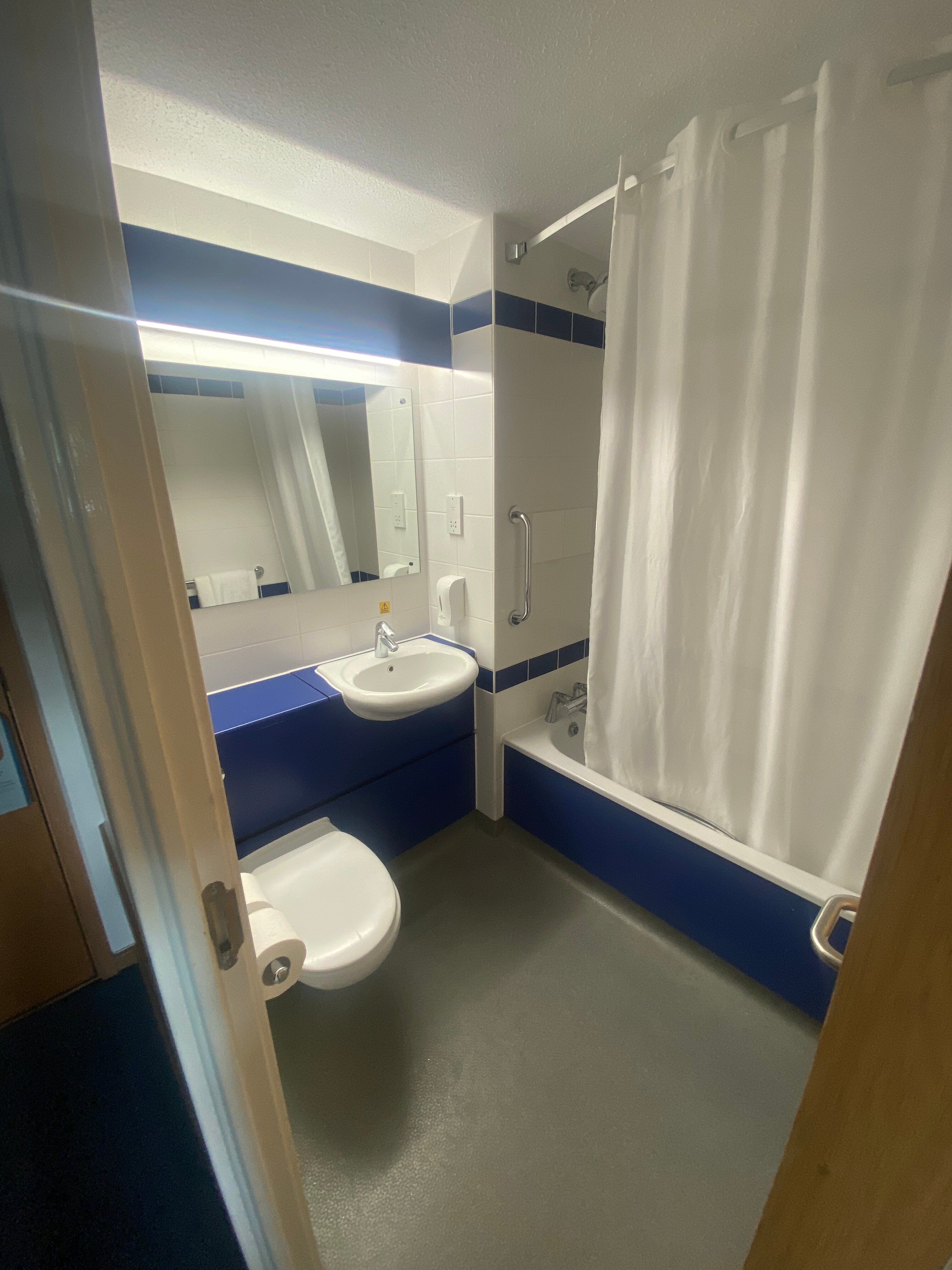 Travelodge Knutsford M6-浴室