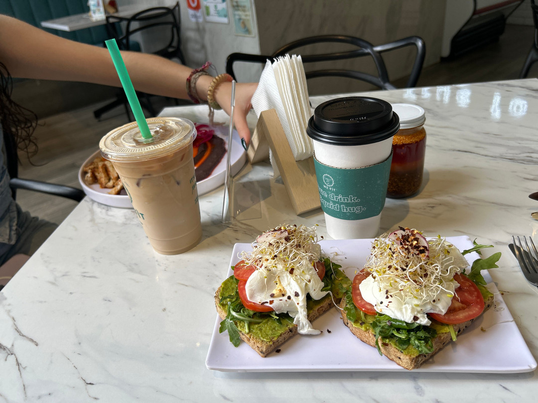 Sweet And Fit  - León